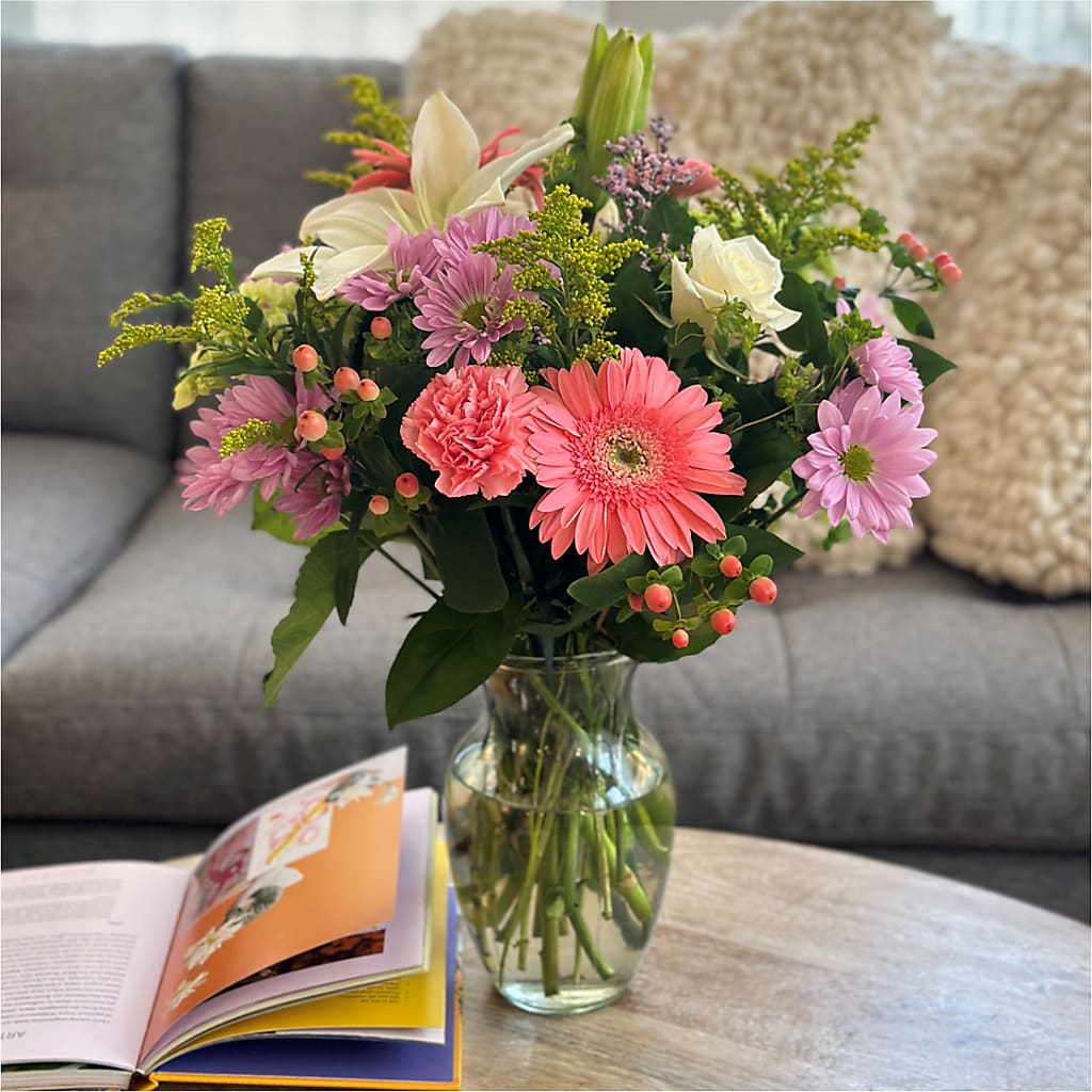 Pastel Tradition - A Florist Original – DOMINO'S BLOOMS, Granbury TX