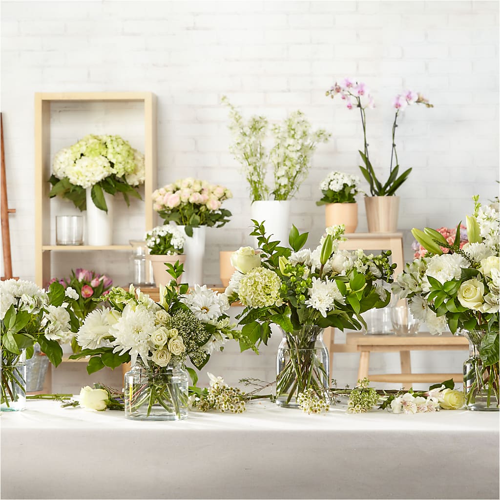 Classic Ivory – A Florist Original – DOMINO'S BLOOMS, Granbury TX