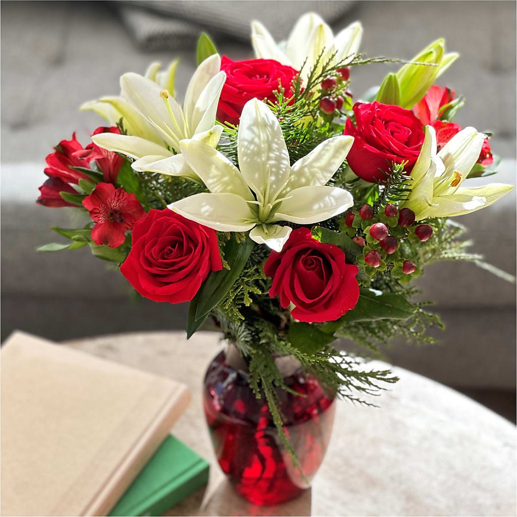 Evergreen Delight Bouquet – DOMINO'S BLOOMS, Granbury TX